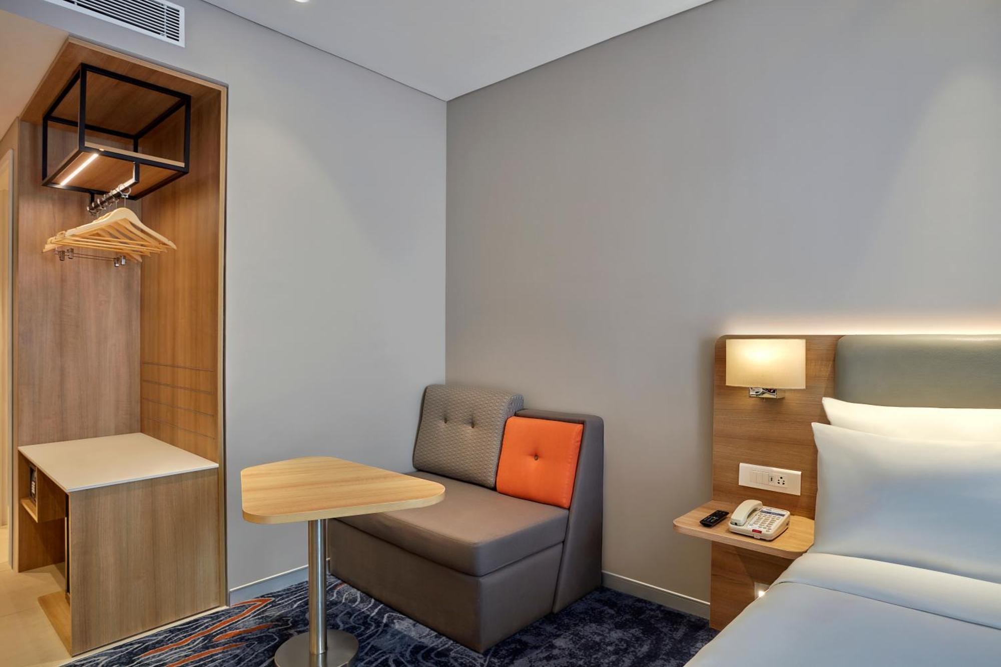 Holiday Inn Express Bengaluru Bommasandra By Ihg Kammasandra Экстерьер фото