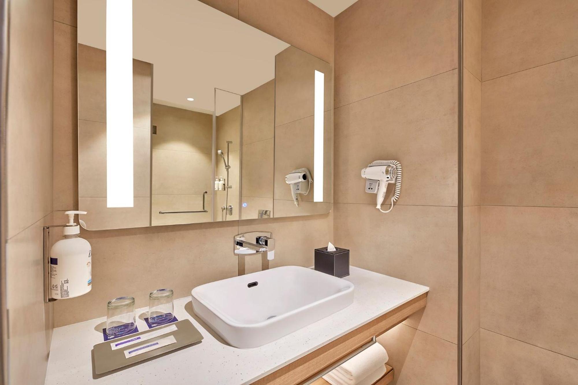 Holiday Inn Express Bengaluru Bommasandra By Ihg Kammasandra Экстерьер фото