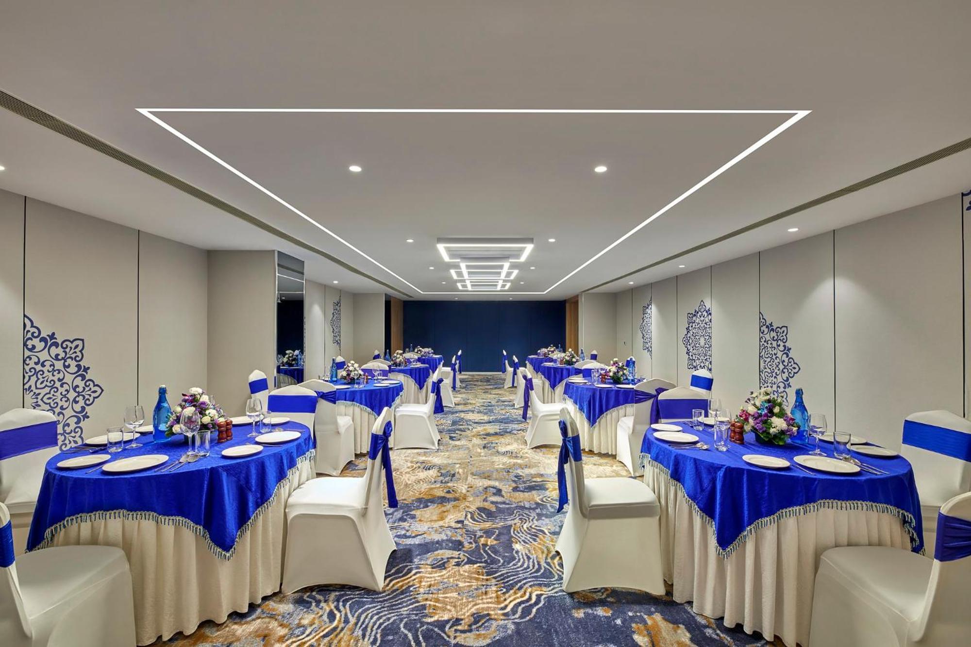 Holiday Inn Express Bengaluru Bommasandra By Ihg Kammasandra Экстерьер фото
